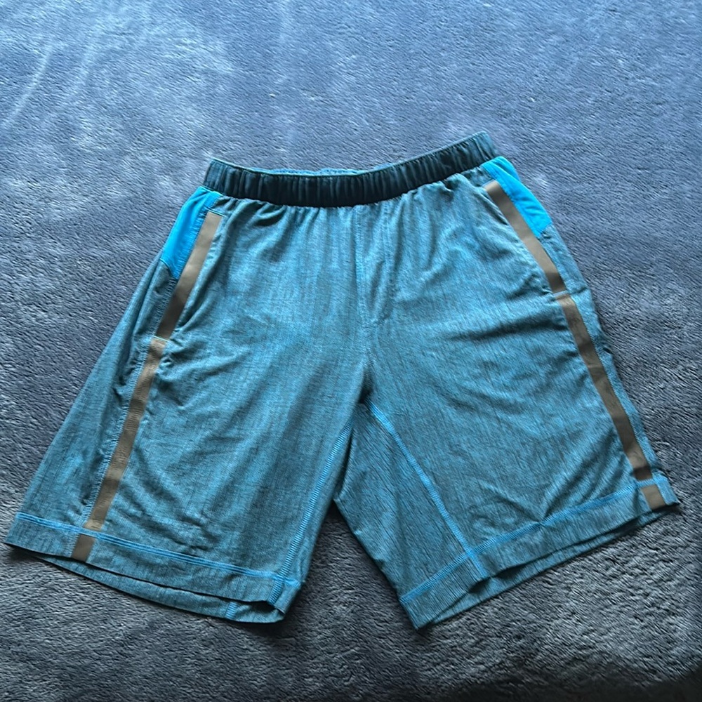 Lululemon Men’s Lined Shorts Medium
